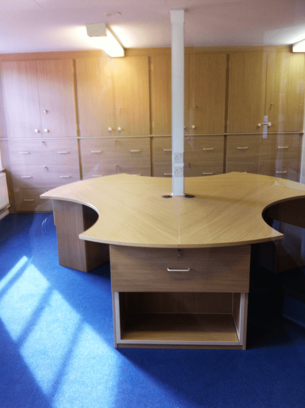 Bespoke Office furniture, Office Desks, Fitted Furniture.