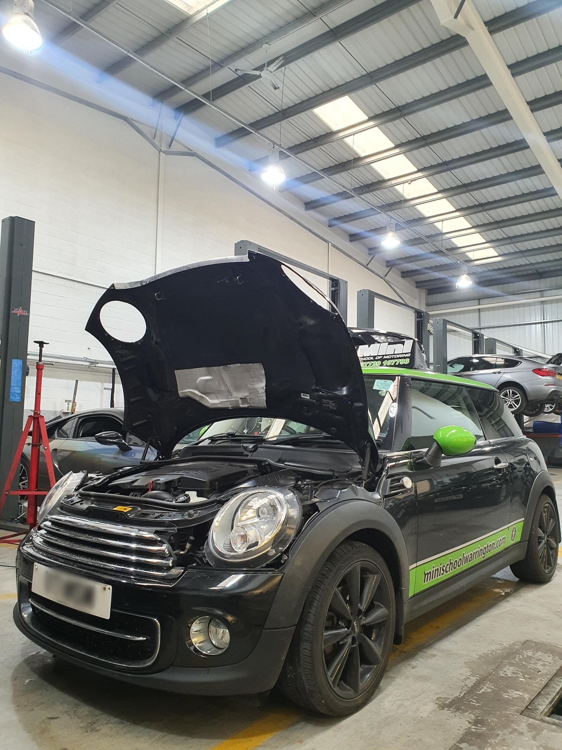 MINI Cooper Diesel timing chain replacement. MINI Cooper Diesel timing chain replacement.