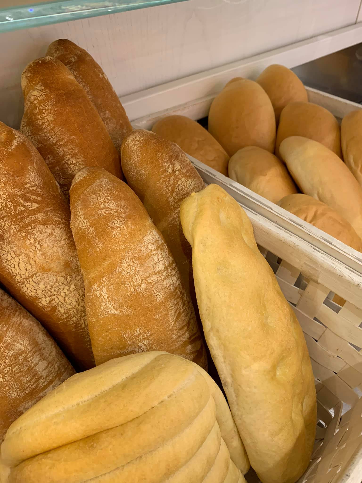 Fornaio con Pane Fresco a Cuveglio, Valcuvia (Varese)