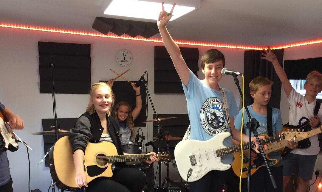 Paul Davies Guitar beginner guitar lessons in Epsom