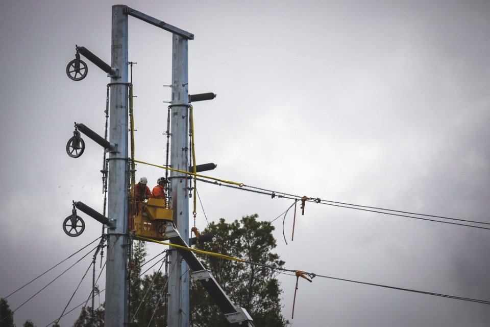 Heliventures power line stringing in Keri Keri