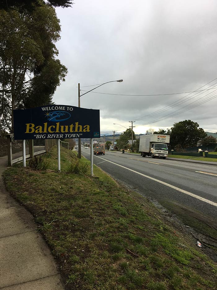 Le Courier truck on road