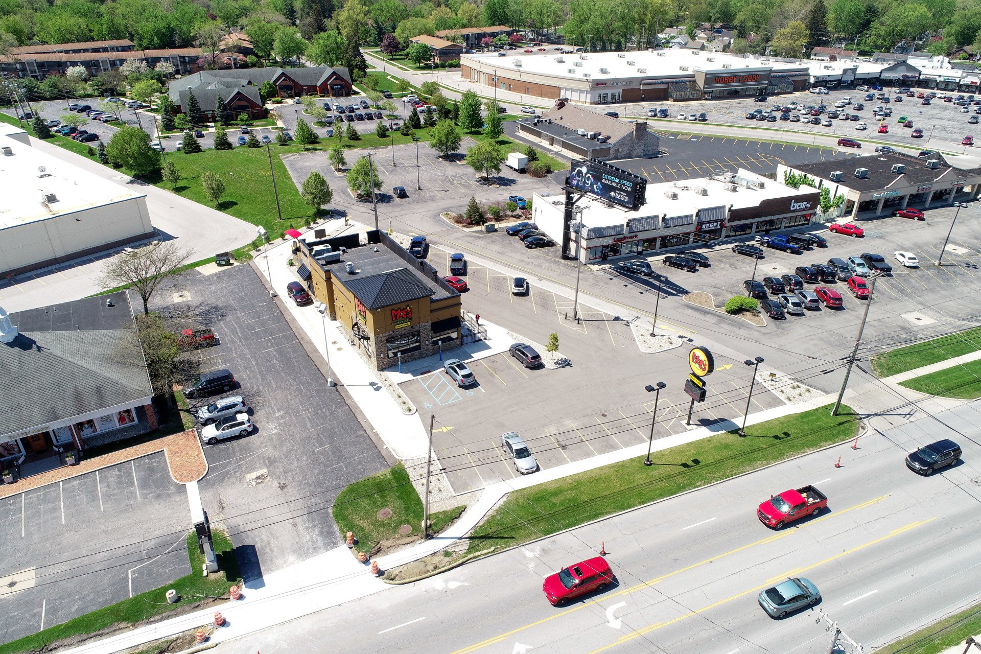 Noodles Plaza / Riverhills Holdings Inc. / Toledo, OH