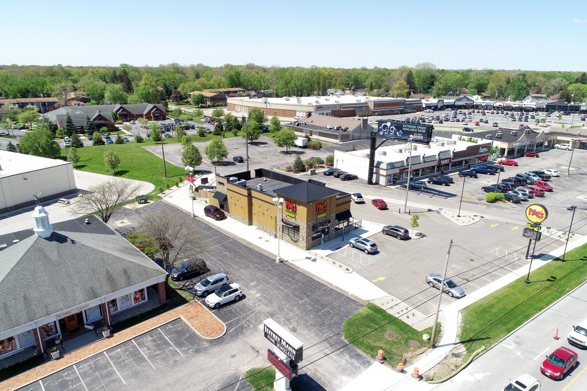 Noodles Plaza / Riverhills Holdings Inc. / Toledo, OH
