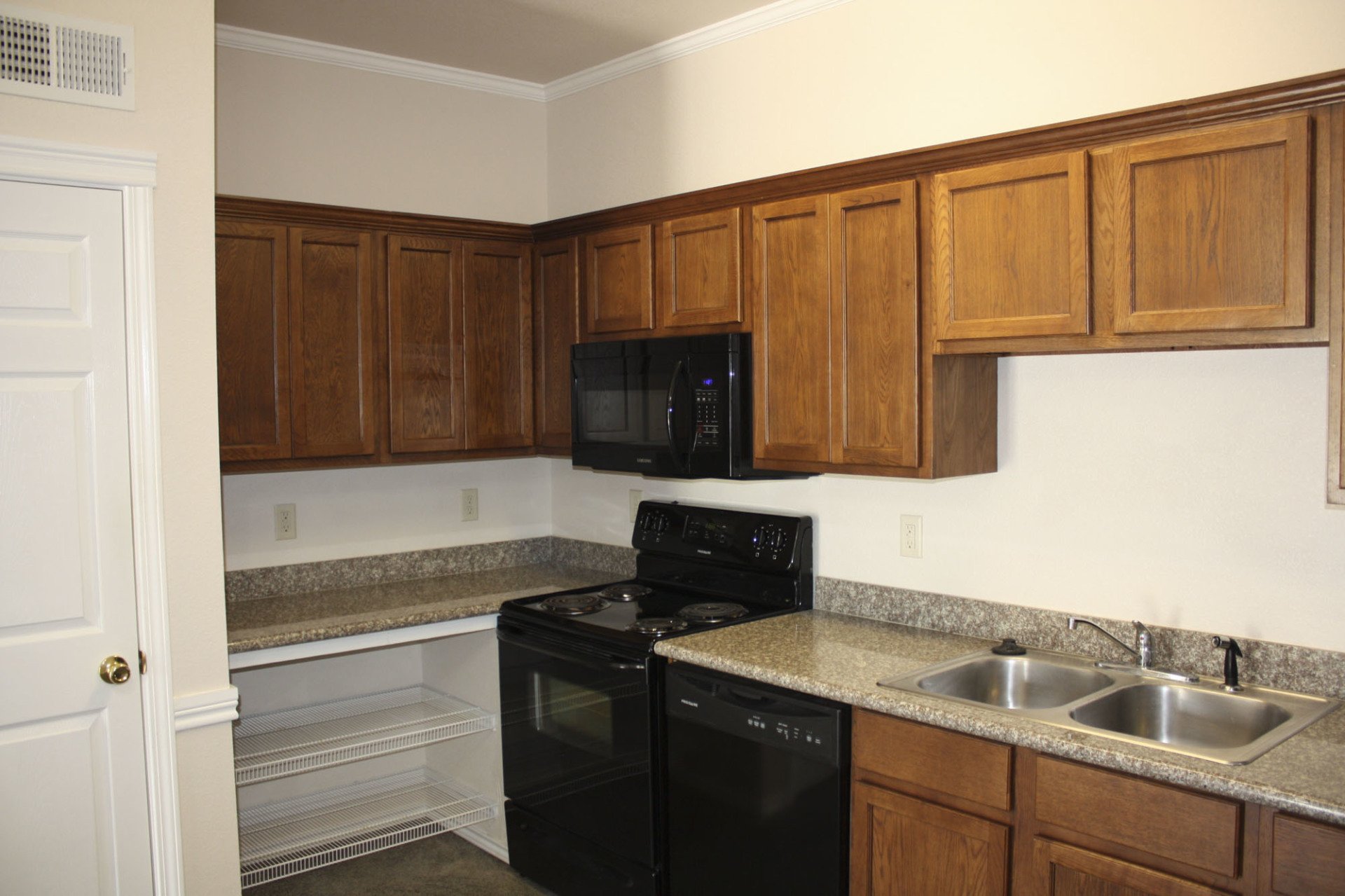 Amenities you’ll love Country Club Apartments