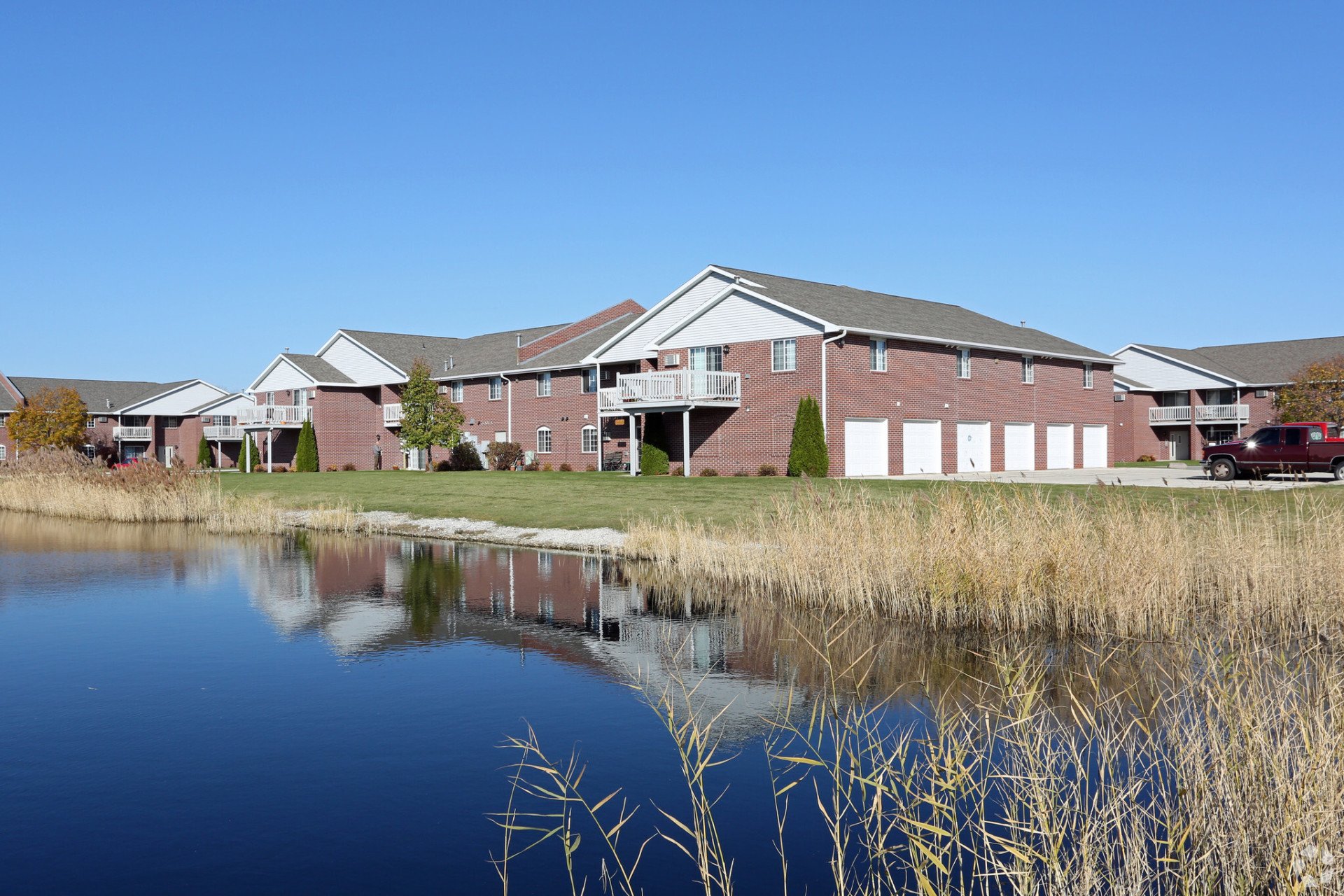 to Dennis Watermolen Apartments