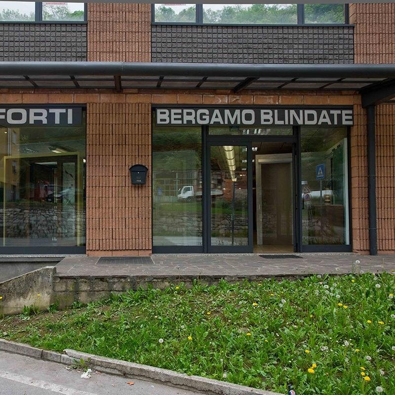 grate blindate bergamo Brgamo, sicurezza della casa porte blindate tapparelle in acciaio, persiane e grate ferro cancelletti. grate blindate bergamo Brgamo, sicurezza della casa porte blindate tapparelle in acciaio, persiane e grate ferro cancelletti.