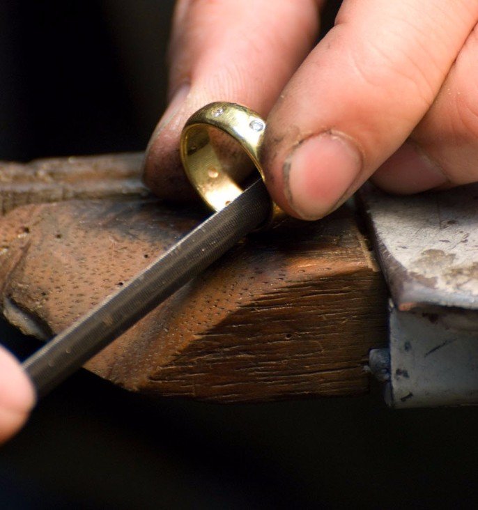 Our team in London specialises in jewellery repairs