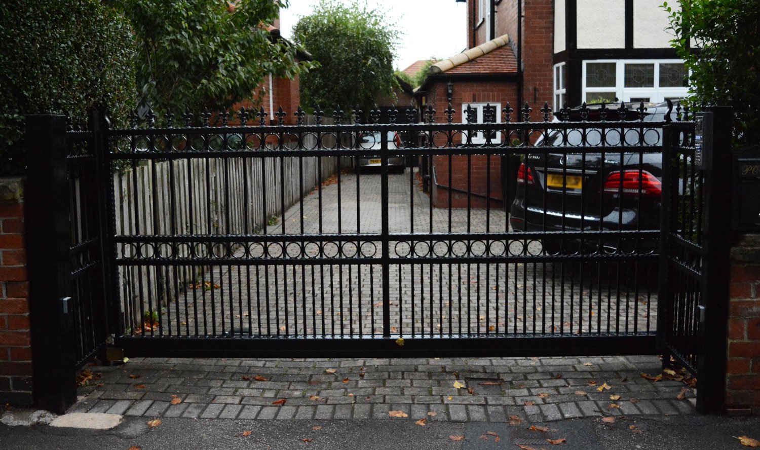 Electric Gates Leeds Aluminium, Metal and PVC Driveway Gates in Leeds