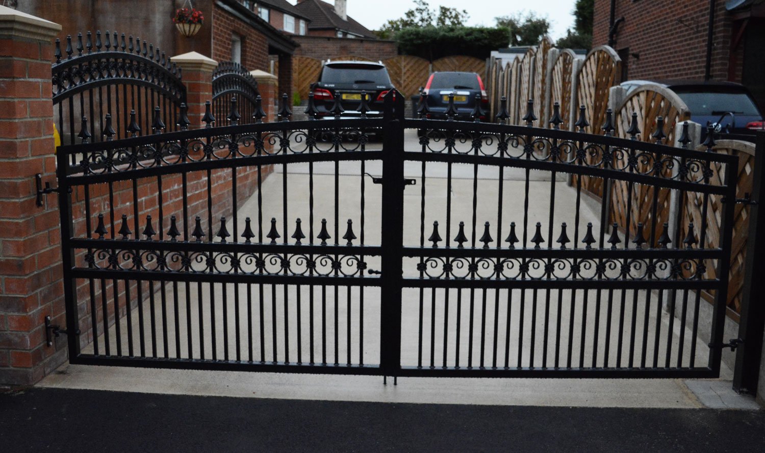 Electric Gates Leeds Aluminium, Metal and PVC Driveway Gates in Leeds