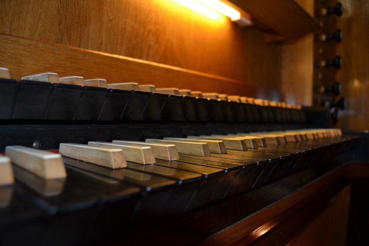A Brief History of Pump Organs