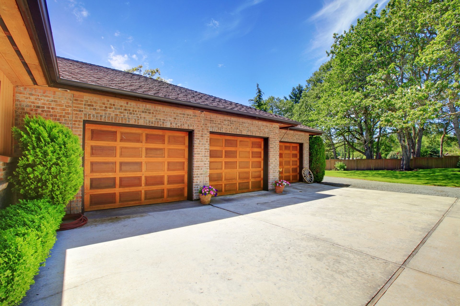 Garage Door Service in Port Neches, TX Brad's Garage Doors, LLC