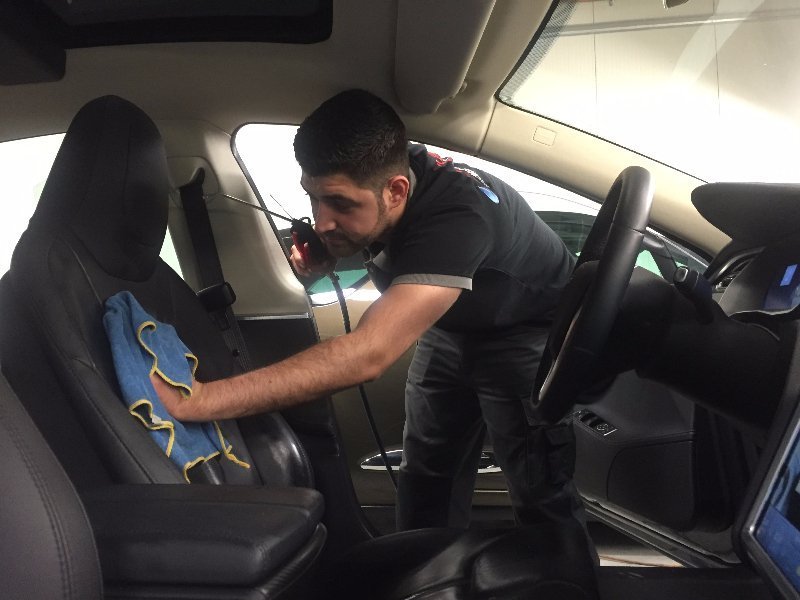 Auto wassen , Auto Reinigen , Uitdeuken , Auto poetsen met leenauto ... Auto wassen , Auto Reinigen , Uitdeuken , Auto poetsen met leenauto ...