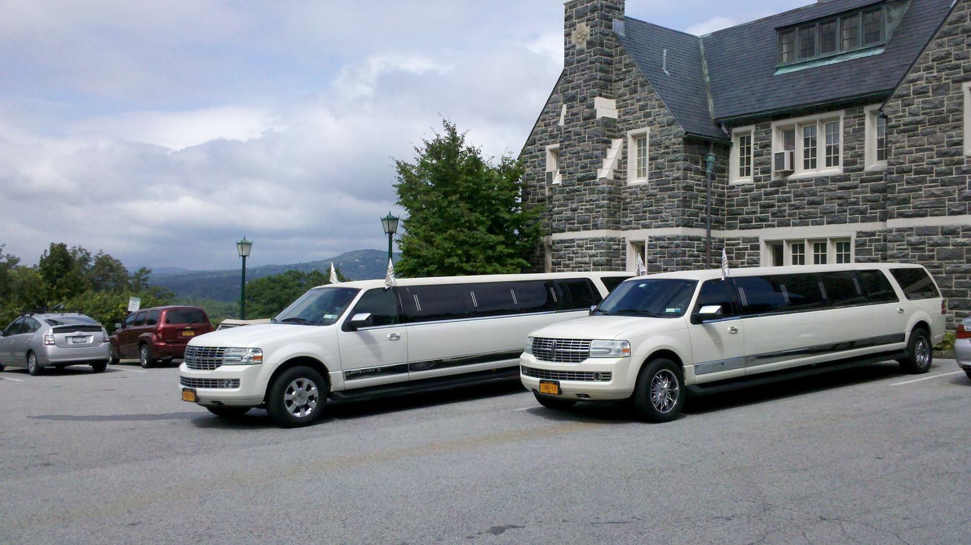 A Hudson Valley Limousine | Limo Rental | Circleville, NY