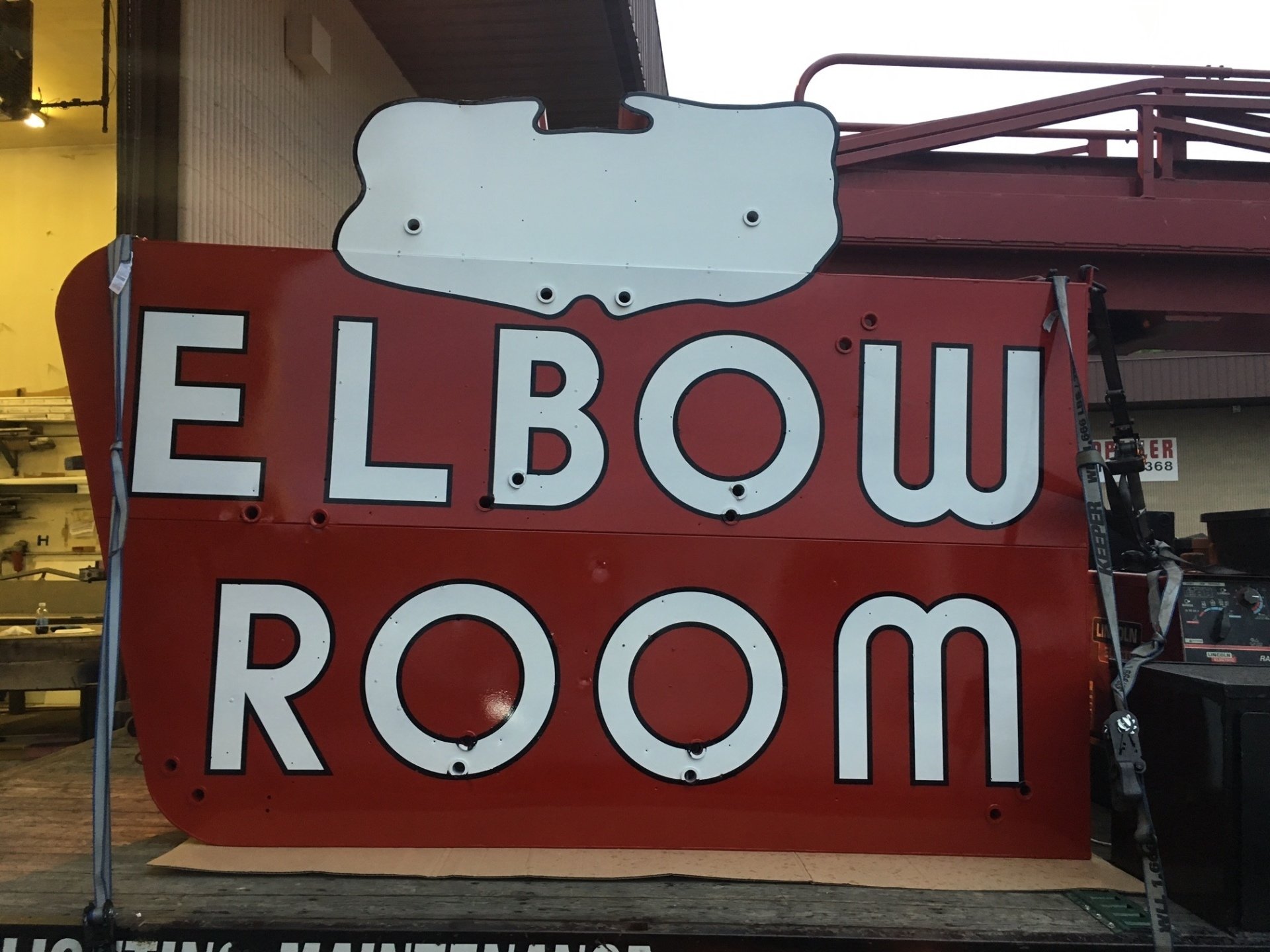 Universal Sign & Lighting | Business Signs | Anchorage & Fairbanks, AK