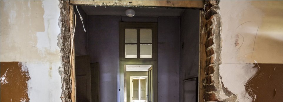 Come avviene una demolizione controllata? Quanto costa demolire una casa