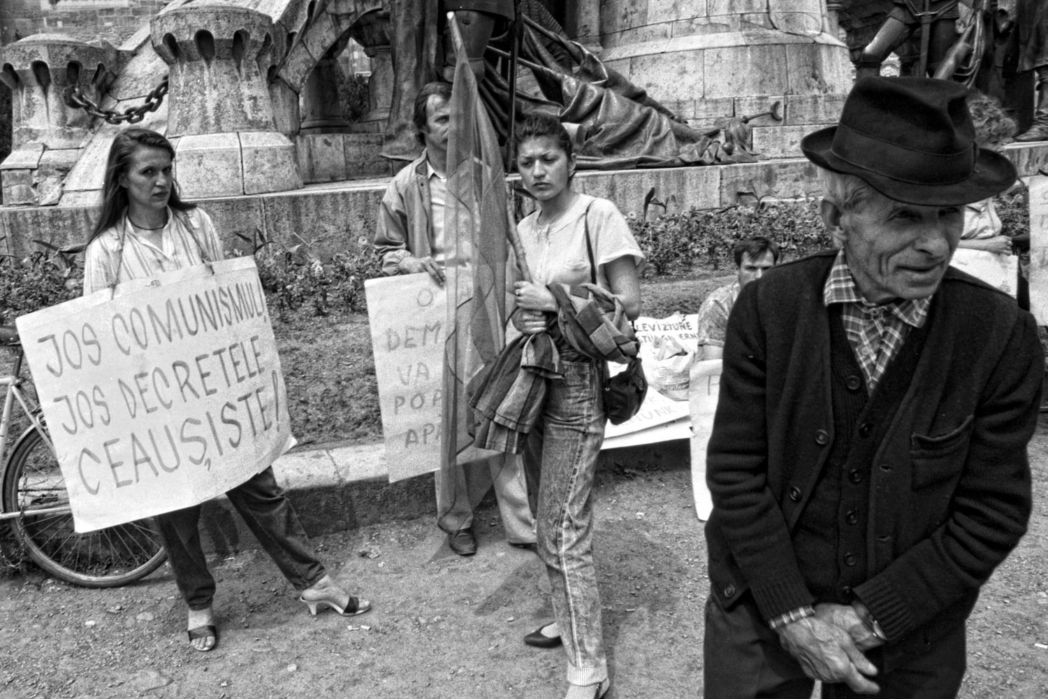 Few Days after Dictator Ceaucescous Dead during revolutanory Times in Romania © Meinrad Heck