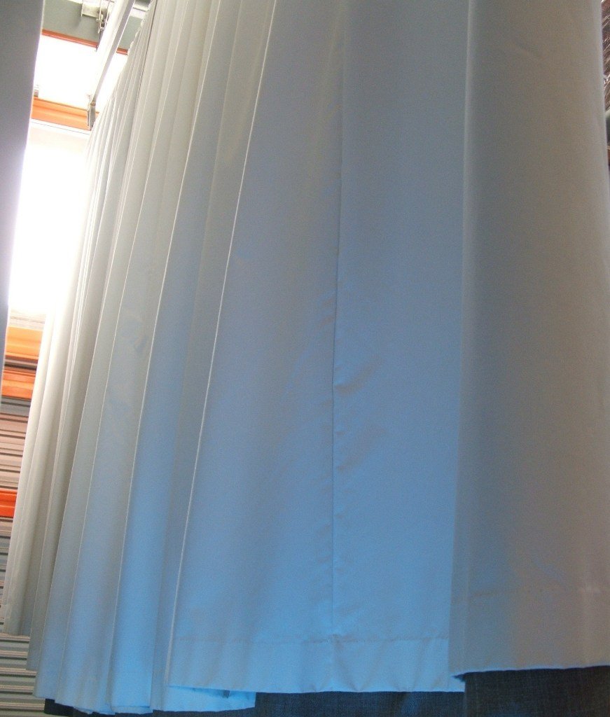 Professional removing the stains on the carpet