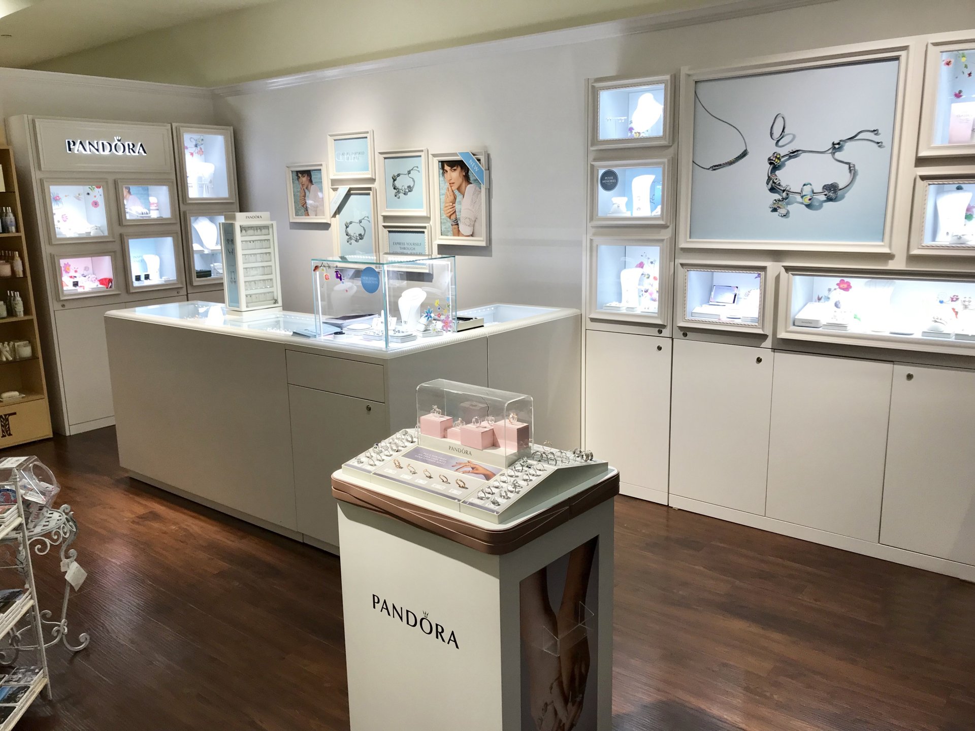 Gift Shop in Chattanooga, TN Colony 13 Boutique