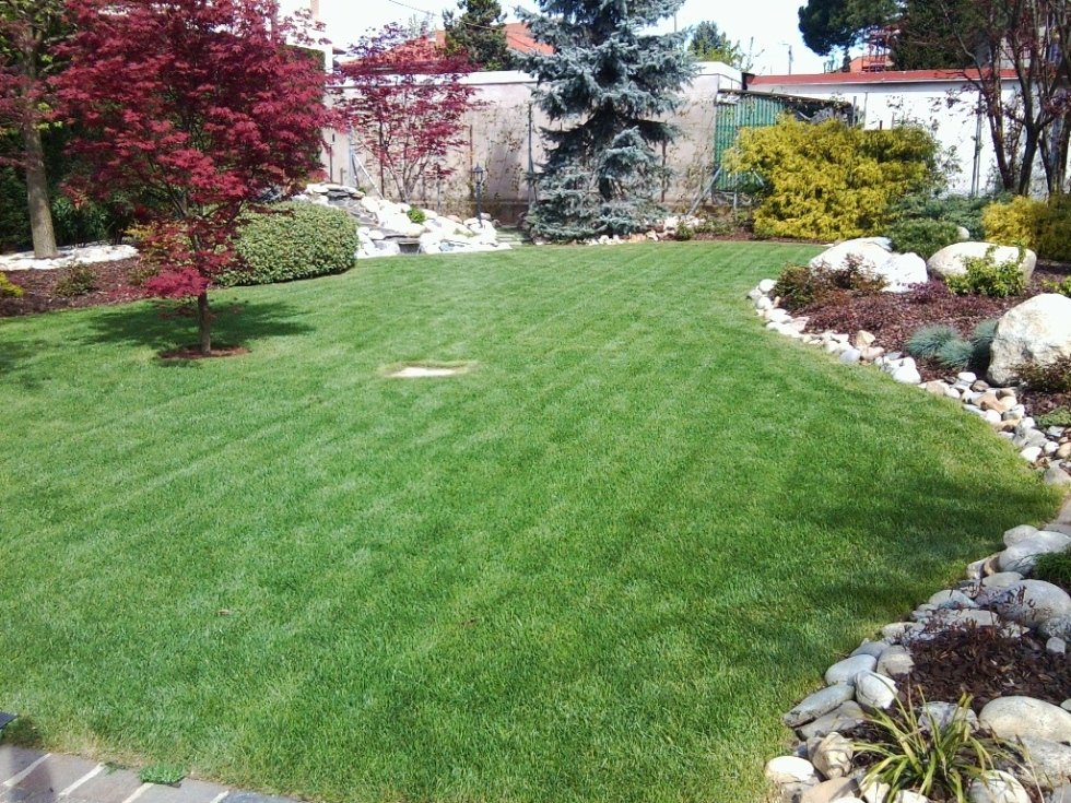Realizzazione giardini como alla rotonda Sistemazione giardini privati