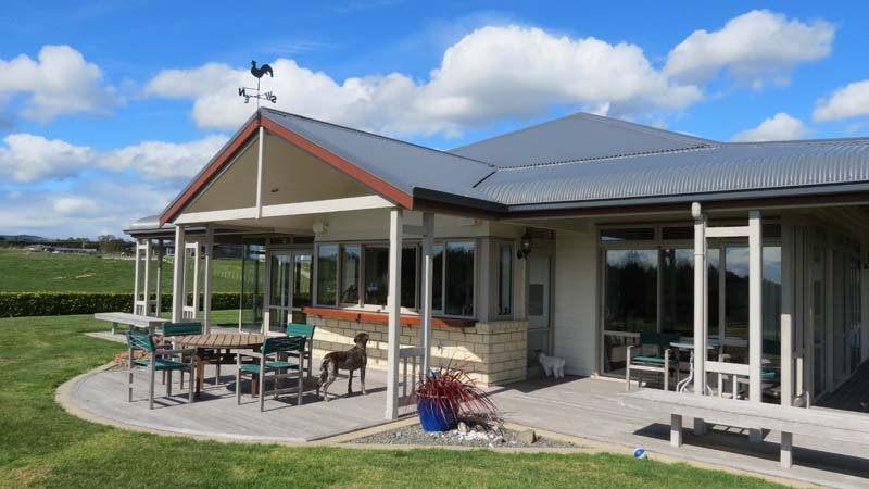 Exterior view of the house after renovation 