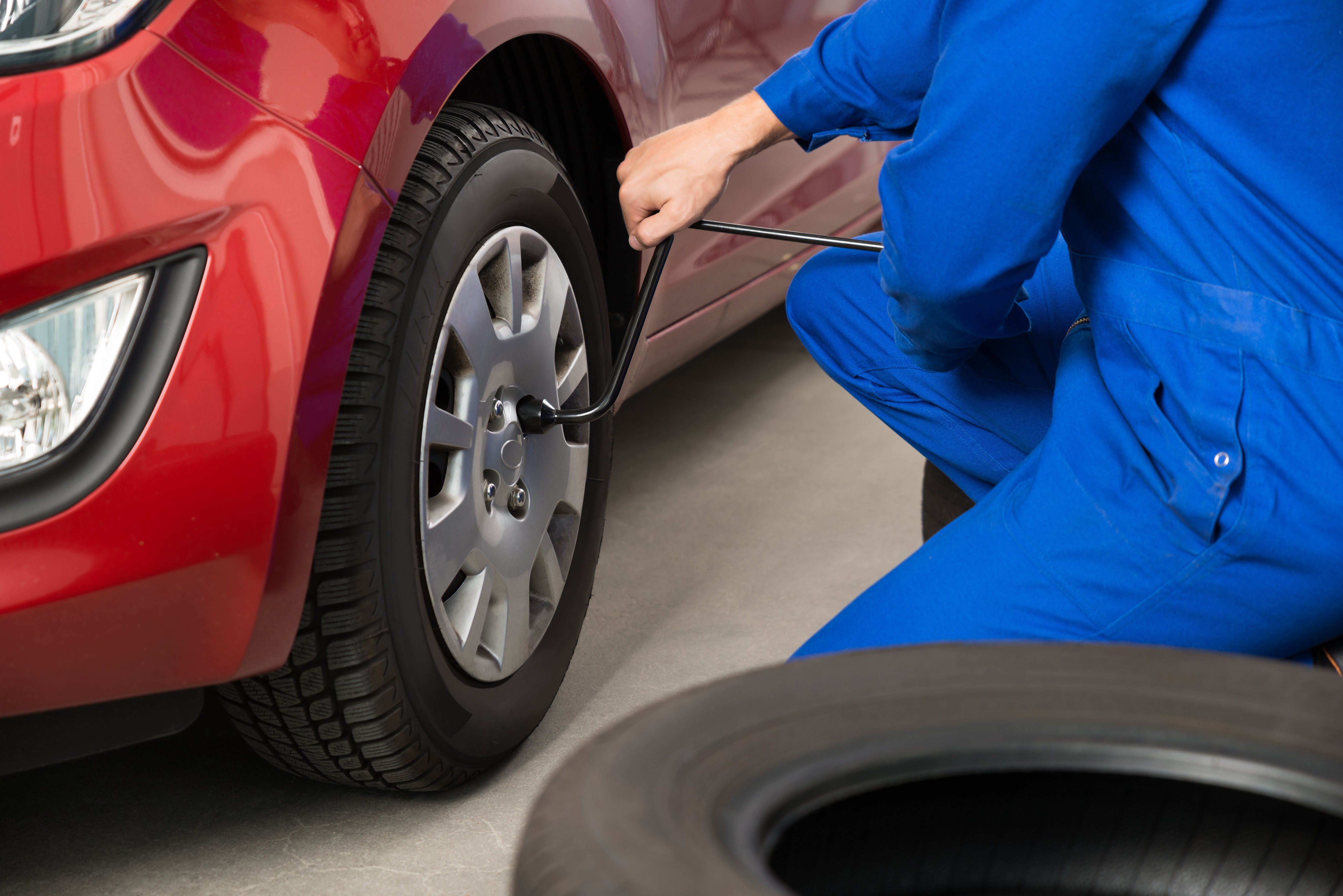Specialist checking the installed wheel of the automobile 