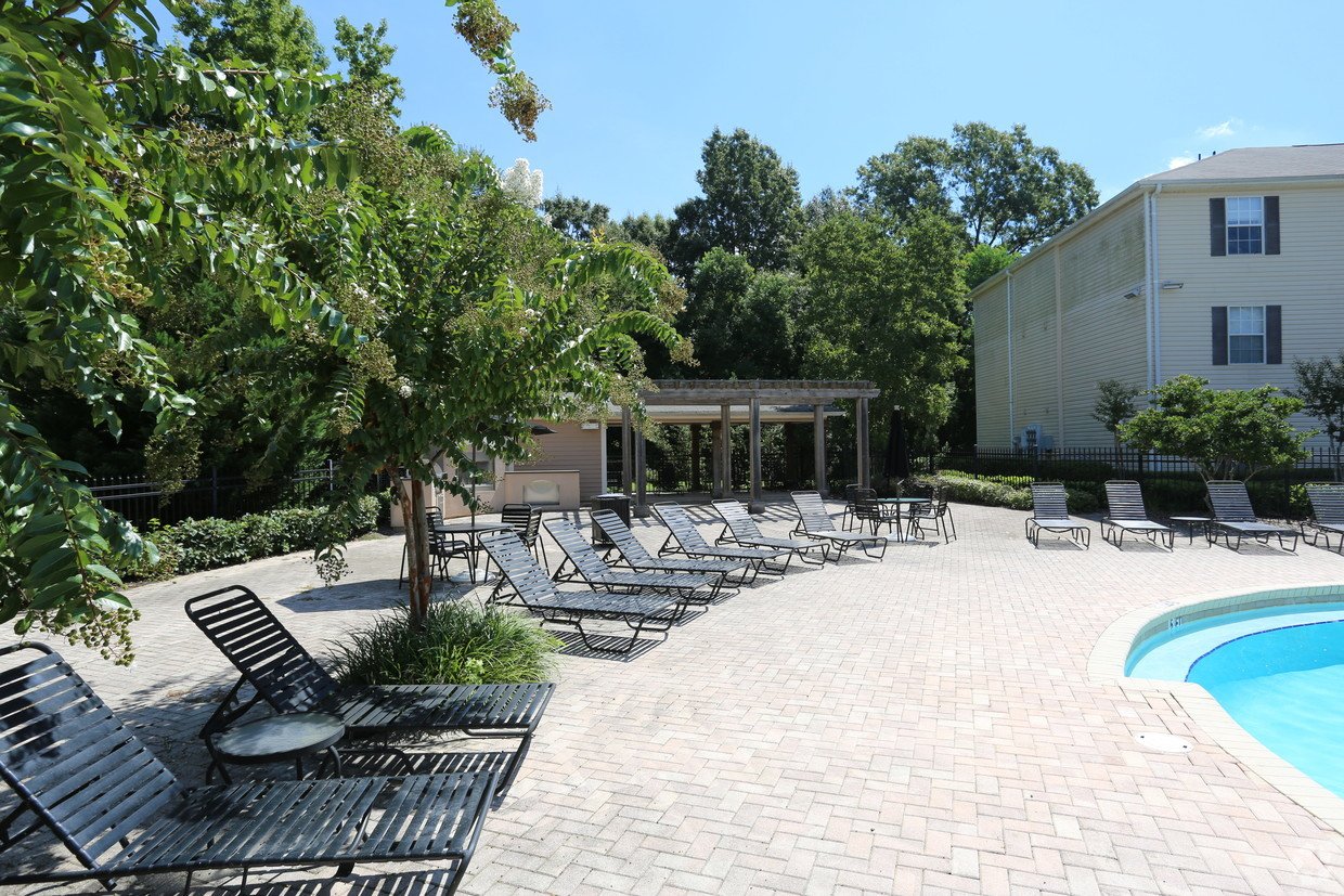 Interior and Exterior Photos of PROSPER Jackson Apartments in Jackson, MS