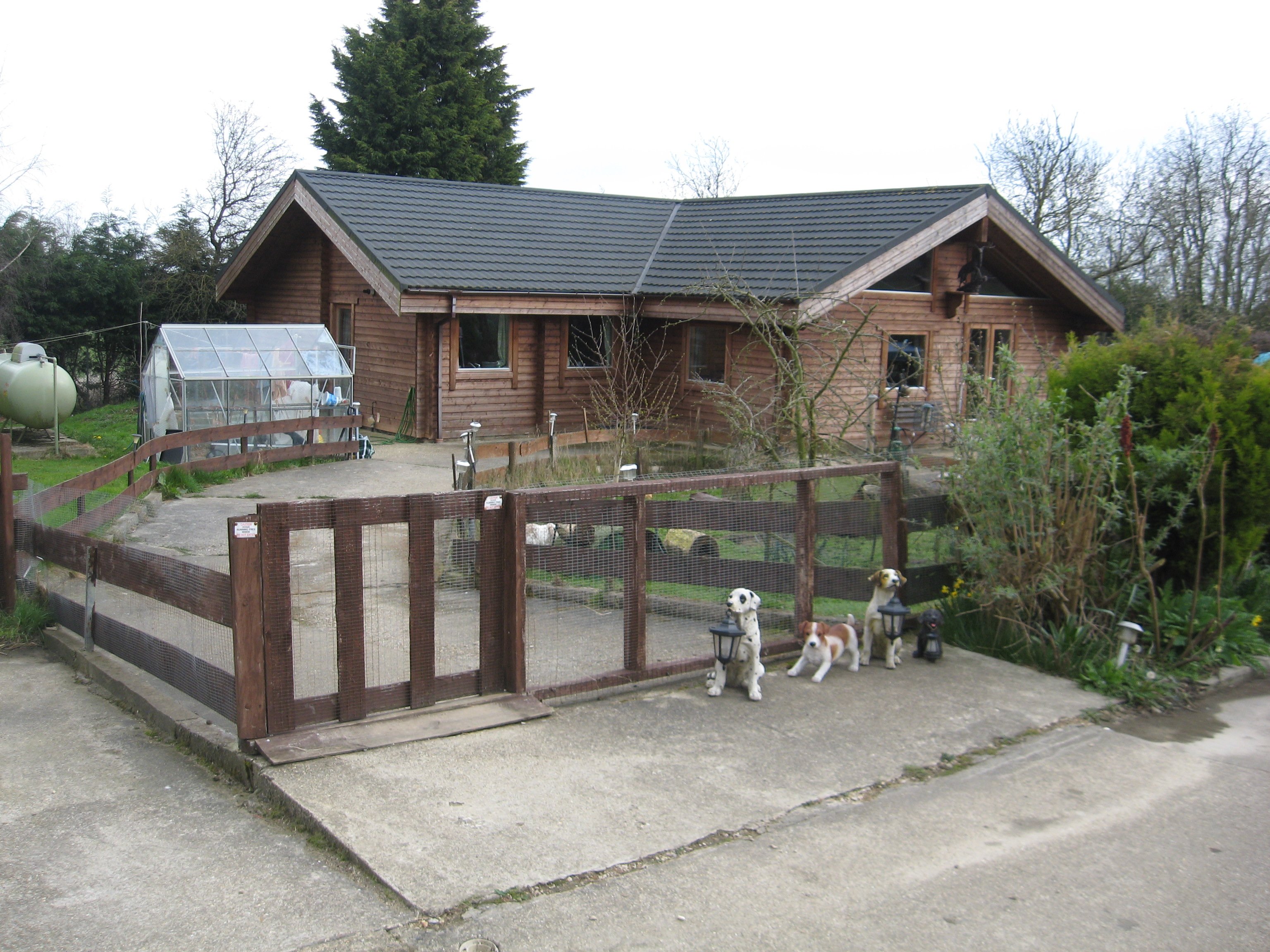 Dog Kennel Jobs Bedfordshire at Roy Baird blog