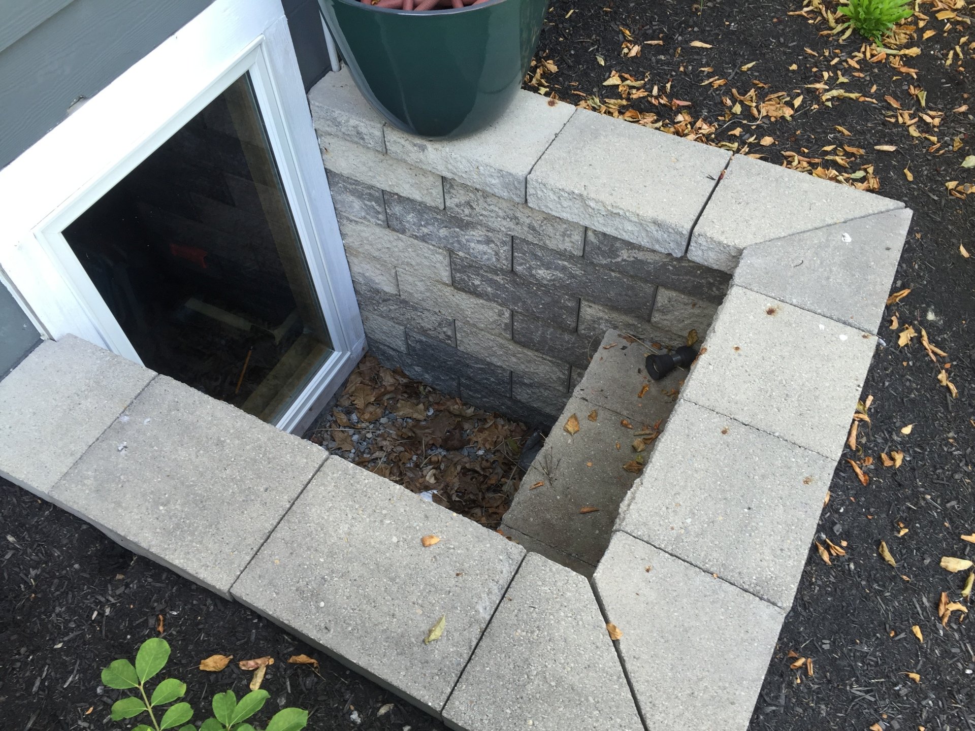 Egress Window Retaining Wall | What Is a Walkout Basement? (2024 Guide ...