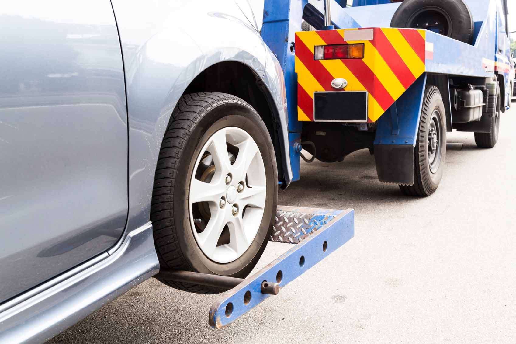 Roadside Tow Safety When You Must Leave Your Vehicle Behind