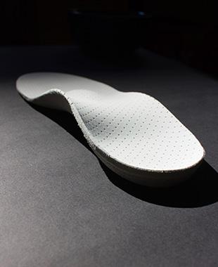 Cirugía y Ortopedia Vikingo plantilla de color blanca