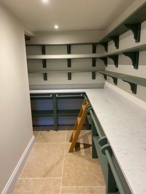 White kitchen with quartz worktop