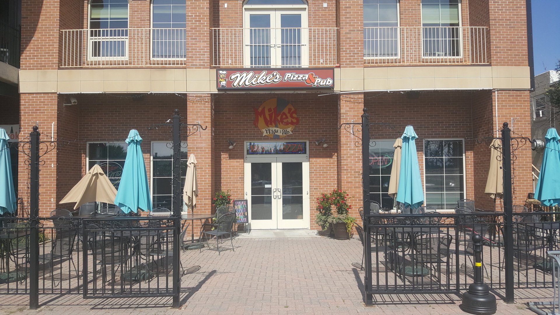 Mike's Pizza and Pub East Grand Forks, MN Home