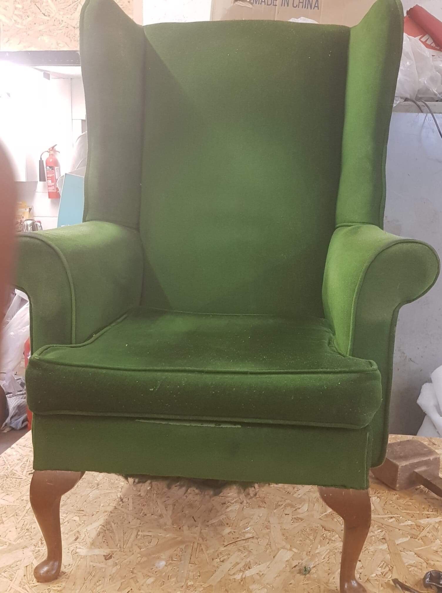 upholsterer Geoff's Upholstery Services