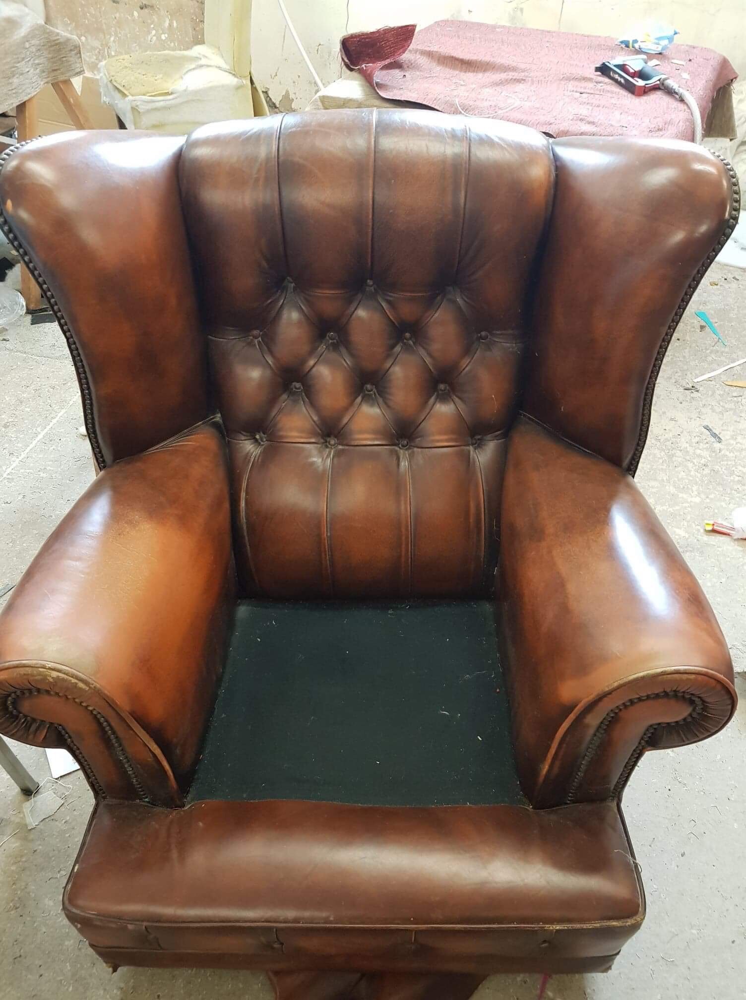 upholsterer Geoff's Upholstery Services