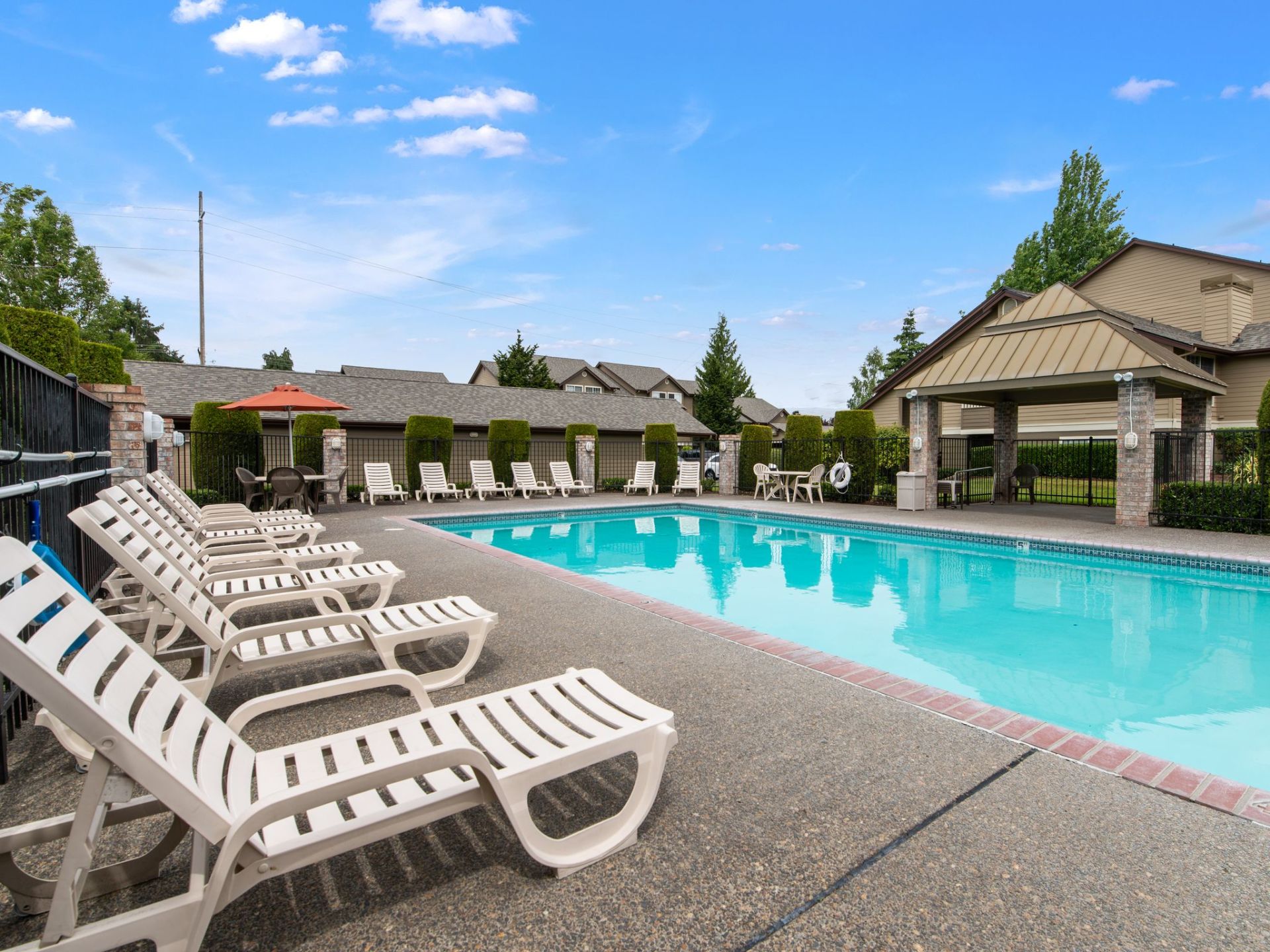 Heatherwood Spacious Apartments in Vancouver