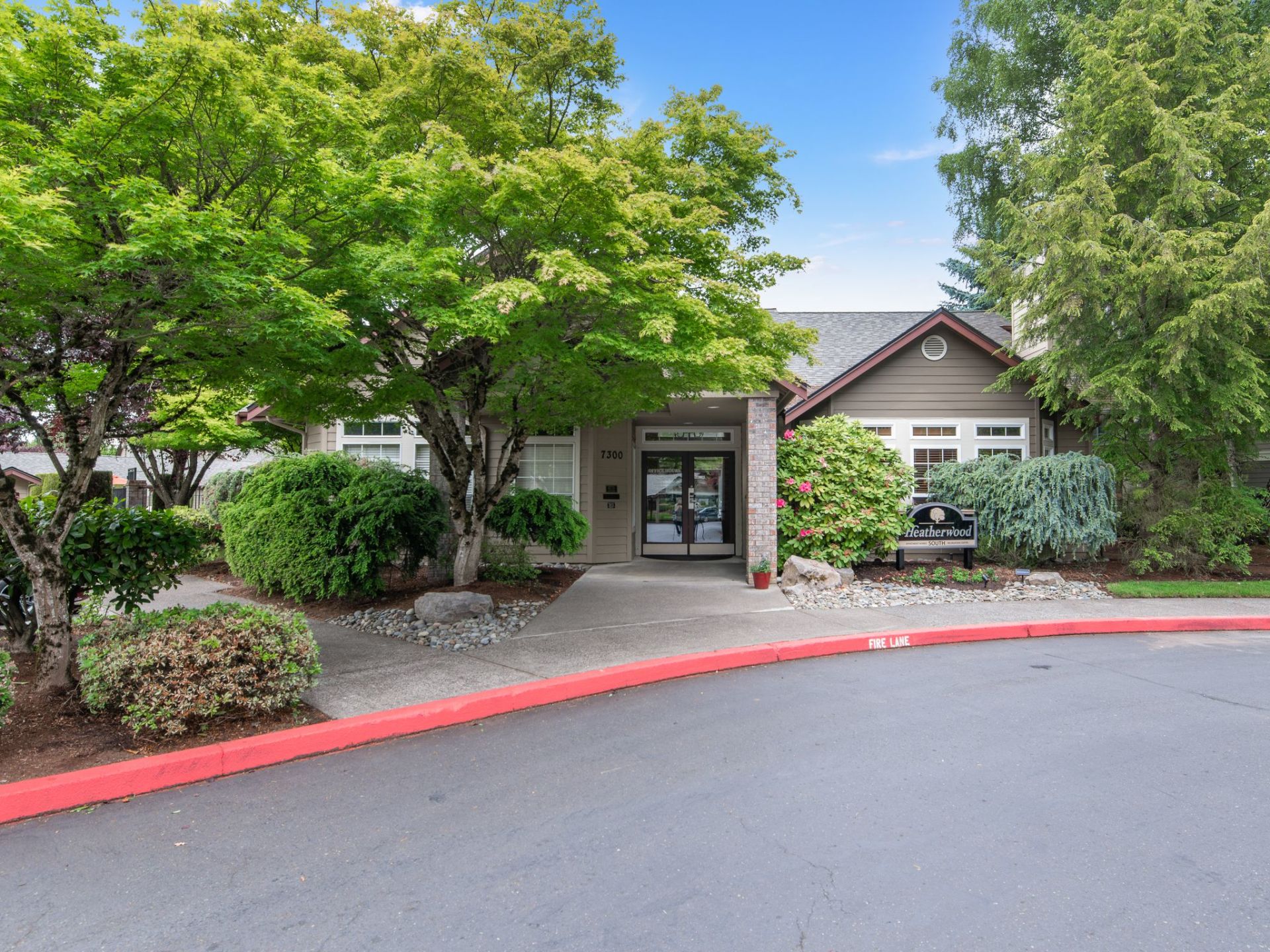 Heatherwood Spacious Apartments in Vancouver