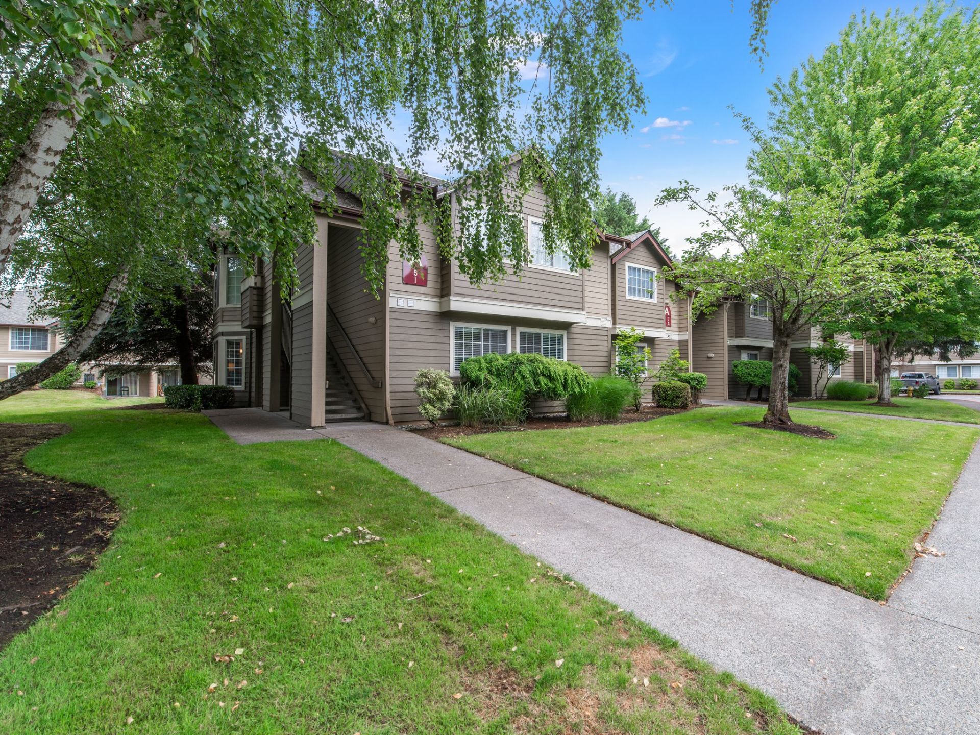 Heatherwood Spacious Apartments in Vancouver