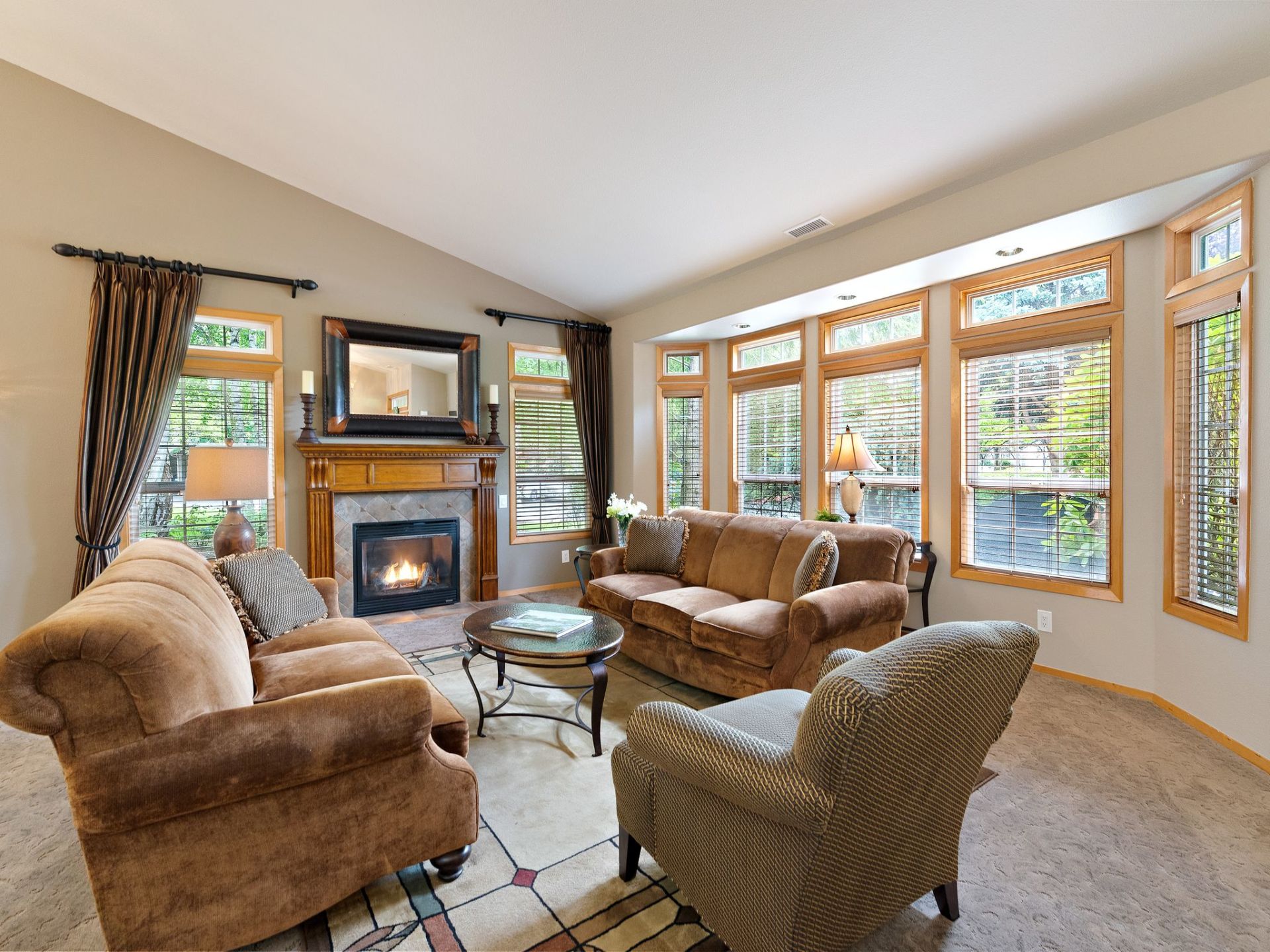 Heatherwood Spacious Apartments in Vancouver