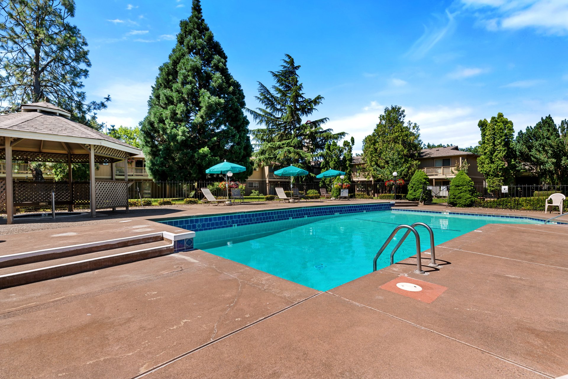 Village Inn Springfield, OR Apartments with Pool