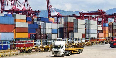 bondwoods transport port with heavy containers