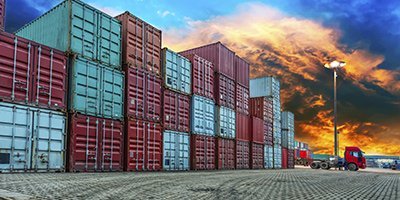 bondwoods transport industrial port with large containers