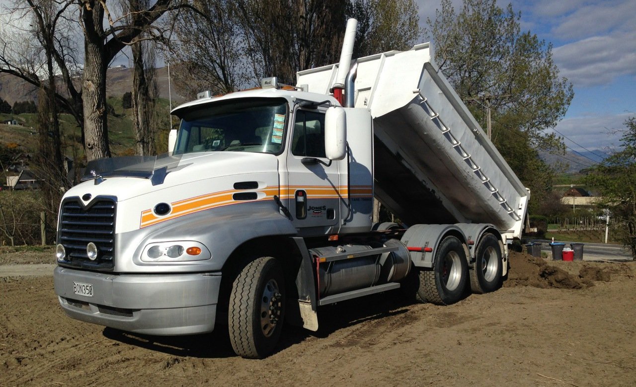 Our earthmoving service in Queenstown 
