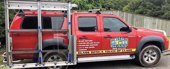 Storage handling glass