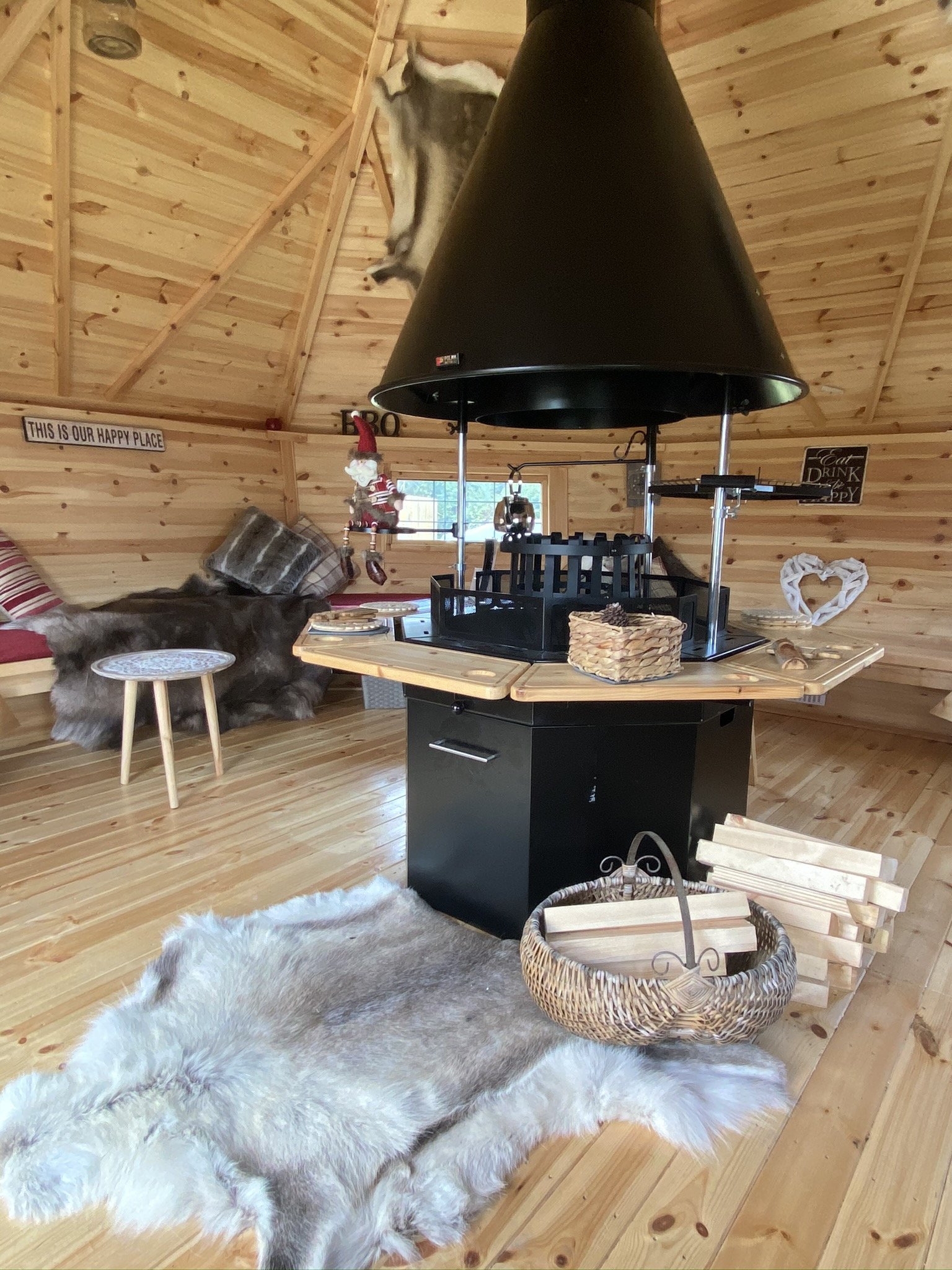 Barbecue Lodges Taunton, Somerset Luxury Garden Rooms & BBQ Lodges