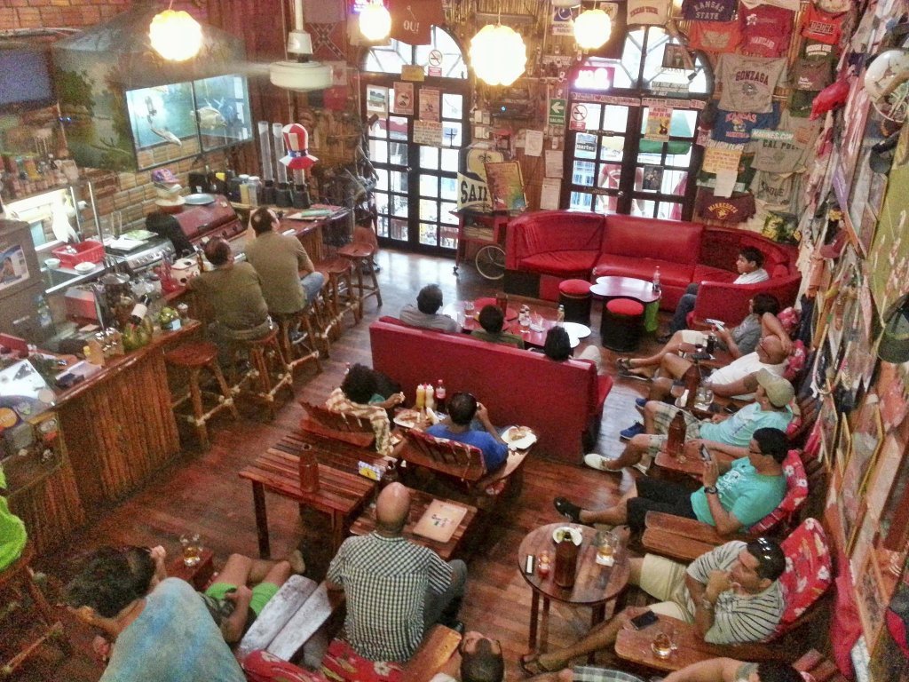 En The Yellow Rose Of Texas Restaurant Somos especialistas en comida e la selva e internacional.