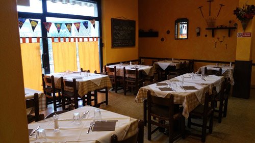 Interno della Pizzeria Trattoria Il Rustico, per grigliata di carne a Copiano