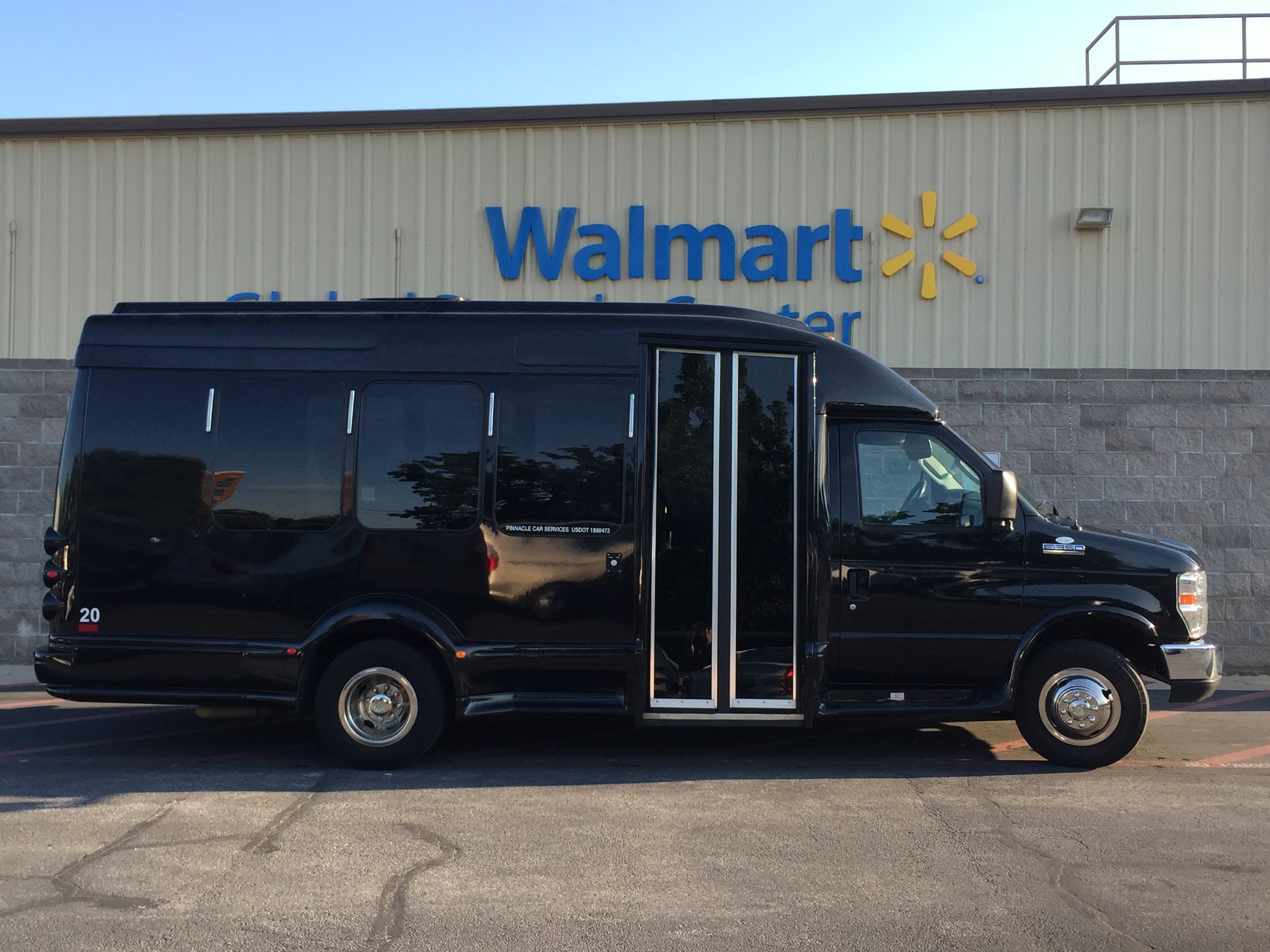 Executive Van Pinnacle Limo Bentonville, AR