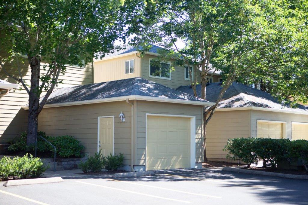 Kentfield Apartments & Townhomes in Eugene, Oregon