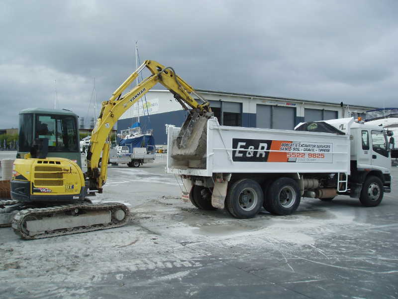 Excavating & Bobcat Hire Gold Coast E & R Bobcat & Excavator Services